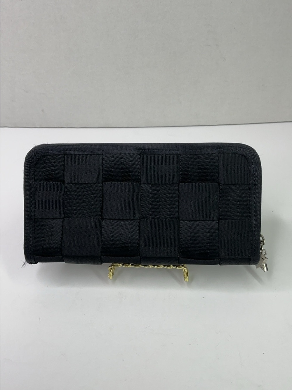 Harveys Seatbelt Bag wallet features black woven webbing and a gray.